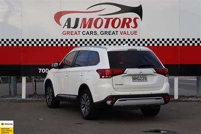 2021 Mitsubishi Outlander - Thumbnail