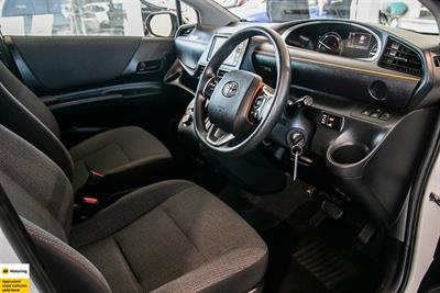2020 Toyota Sienta - Thumbnail