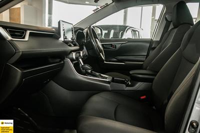 2022 Toyota RAV4 - Thumbnail