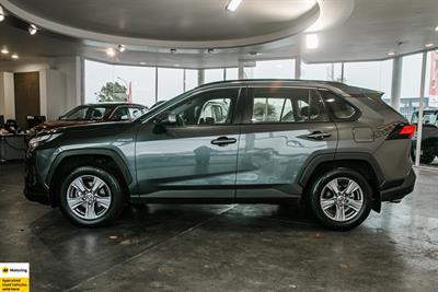 2022 Toyota RAV4 - Thumbnail