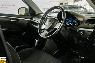 2015 Suzuki Swift - Thumbnail