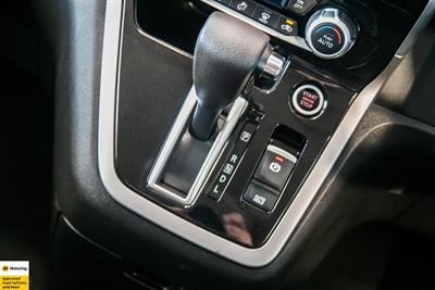 2016 Nissan Serena - Thumbnail