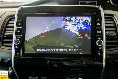 2016 Nissan Serena - Thumbnail