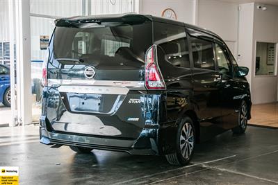 2016 Nissan Serena - Thumbnail