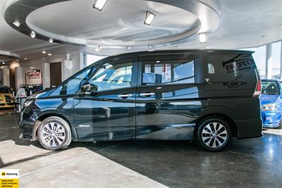 2016 Nissan Serena - Thumbnail