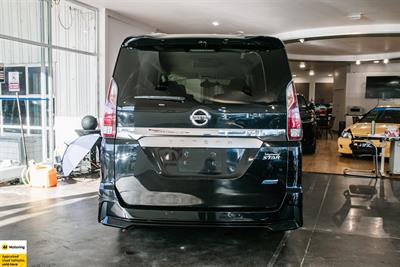 2016 Nissan Serena - Thumbnail