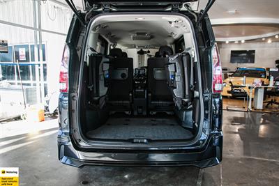 2016 Nissan Serena - Thumbnail