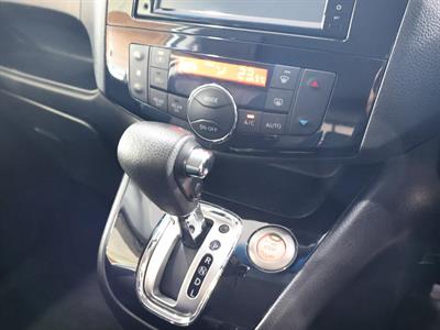 2016 Nissan Serena - Thumbnail