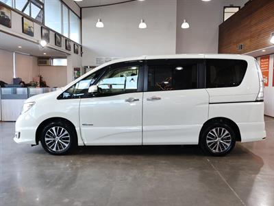 2016 Nissan Serena - Thumbnail