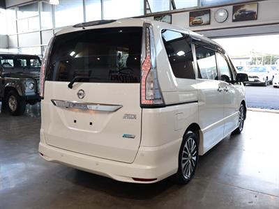 2016 Nissan Serena - Thumbnail