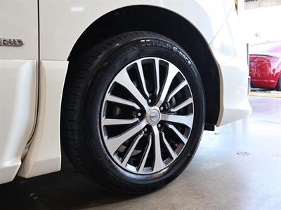 2016 Nissan Serena - Thumbnail