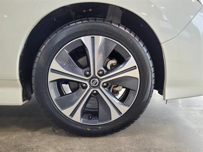 2019 Nissan Leaf - Thumbnail