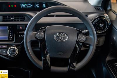 2017 Toyota Aqua - Thumbnail