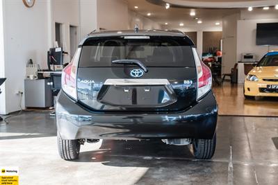 2017 Toyota Aqua - Thumbnail