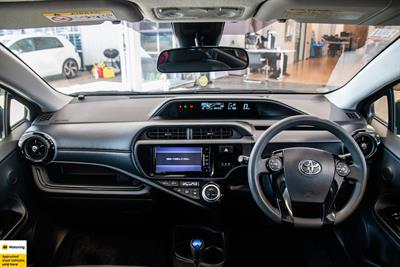 2017 Toyota Aqua - Thumbnail