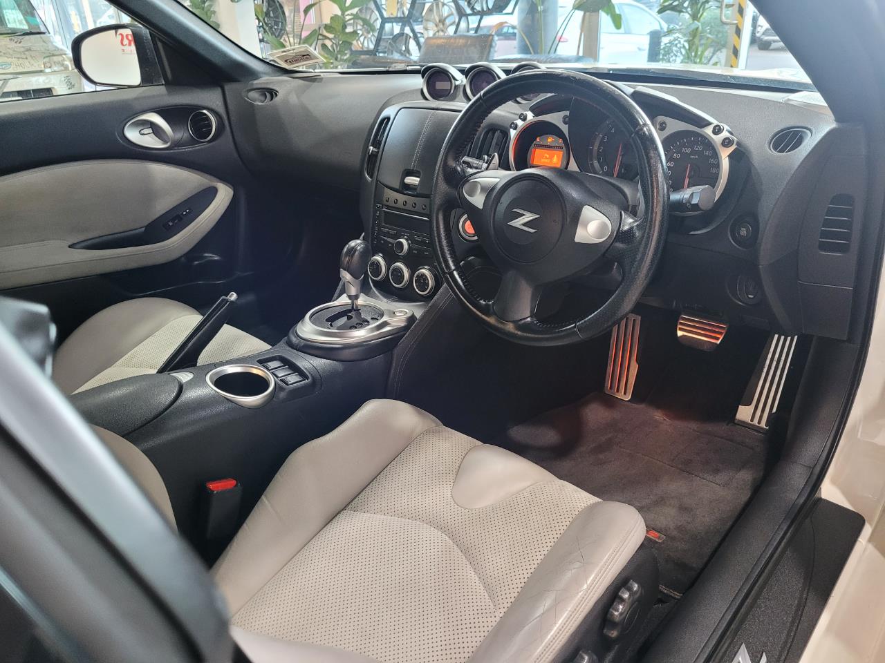 2009 Nissan Fairlady