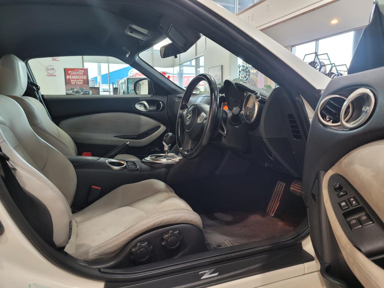 2009 Nissan Fairlady
