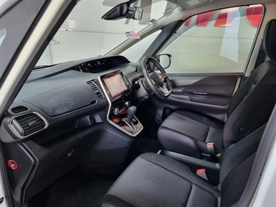 2019 Nissan Serena - Thumbnail