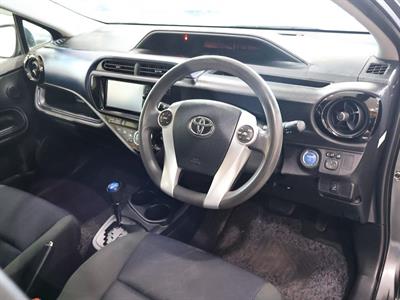 2015 Toyota Aqua - Thumbnail