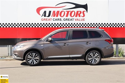 2022 Mitsubishi Outlander - Thumbnail