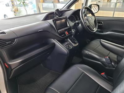 2014 Toyota Voxy - Thumbnail