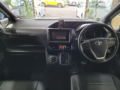 2014 Toyota Voxy - Thumbnail