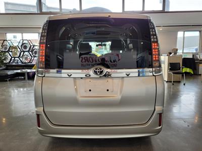 2014 Toyota Voxy - Thumbnail