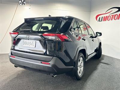 2019 Toyota RAV4 - Thumbnail