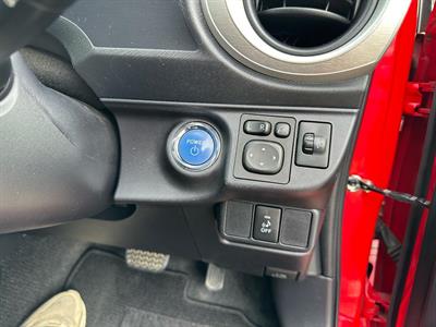 2014 Toyota Aqua - Thumbnail