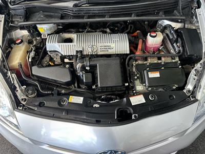 2015 Toyota Prius - Thumbnail