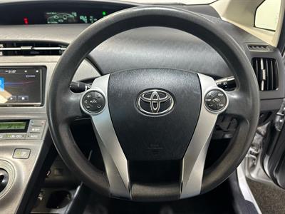 2015 Toyota Prius - Thumbnail