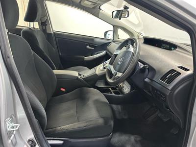 2015 Toyota Prius - Thumbnail
