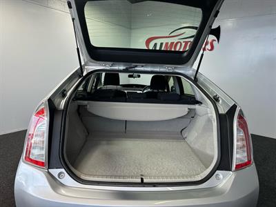 2015 Toyota Prius - Thumbnail