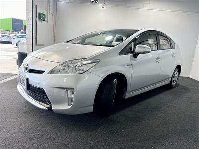2015 Toyota Prius - Thumbnail