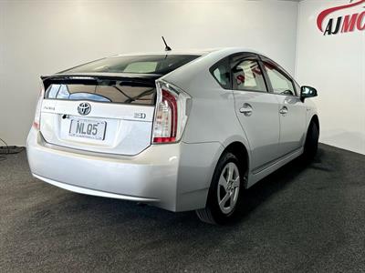 2015 Toyota Prius - Thumbnail