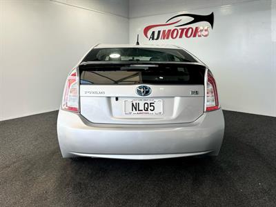 2015 Toyota Prius - Thumbnail