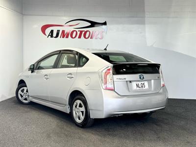 2015 Toyota Prius - Thumbnail