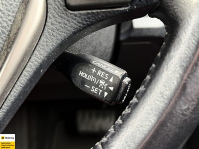 2017 Toyota RAV4 - Thumbnail