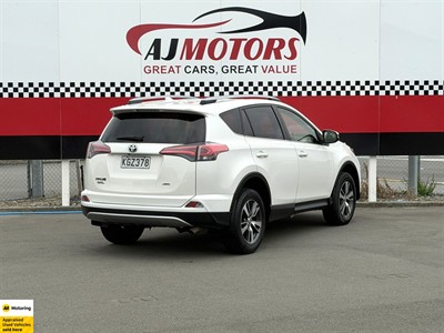 2017 Toyota RAV4 - Thumbnail