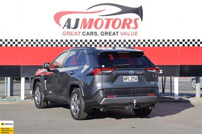 2021 Toyota RAV4 - Thumbnail