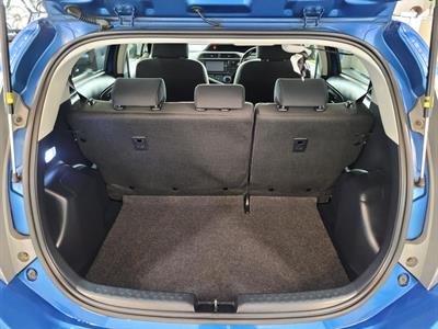 2013 Toyota Aqua - Thumbnail