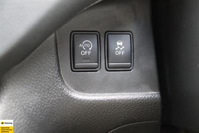 2014 Nissan Serena - Thumbnail