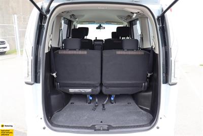 2014 Nissan Serena - Thumbnail