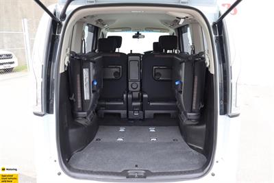 2014 Nissan Serena - Thumbnail