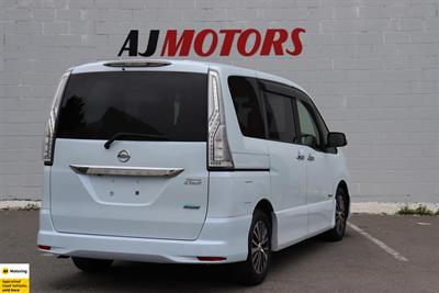 2014 Nissan Serena - Thumbnail