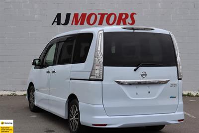 2014 Nissan Serena - Thumbnail