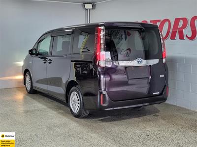 2014 Toyota Noah - Thumbnail