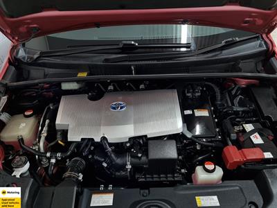 2016 Toyota Prius - Thumbnail