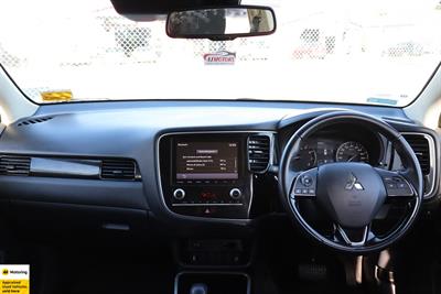 2022 Mitsubishi Outlander - Thumbnail