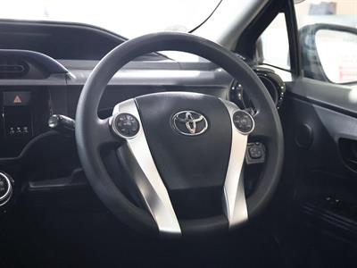 2015 Toyota Aqua - Thumbnail